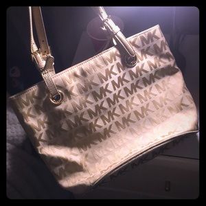 Micheal kors purse